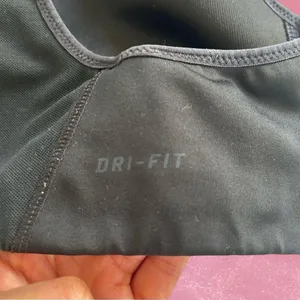 Nike Women's Black Bra thumbnail 4