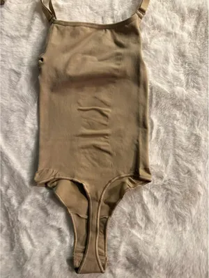 SKIMS Underbust Shaping Bodysuit Thong Clay Small New thumbnail 5