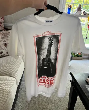 Daydreamer - Johnny Cash Guitar Weekend Graphic Tee Womens‎ medium thumbnail 1