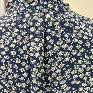 Ruffled Collar V-neck Pleated Button Up Floral Print Lightweight Navy Blue White thumbnail 6