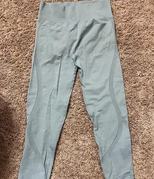 Offline sz M capri leggings Size M thumbnail 1