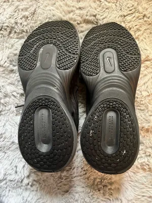 Black Nike Nonslip Shoes thumbnail 3