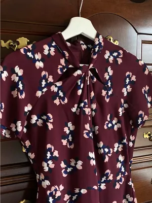 Banana Republic floral dress size 2 Petite thumbnail 3