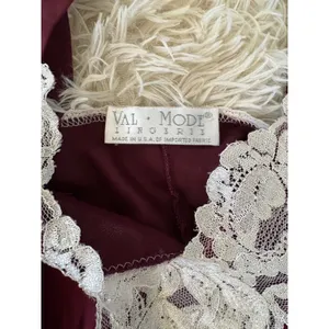 Val-Mode Lingerie Burgundy Lace Trim Chemise Nightgown Women's‎ Medium thumbnail 4