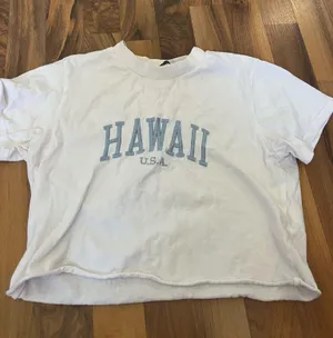 Brandy Melville Crop Top White shrit thumbnail 1