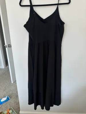 Athleta Dress Size L Black V-Neck Built-In Bra Maxi Pockets thumbnail 4