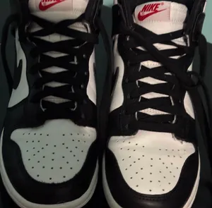 Nike air sneakers size 6 woman’s thumbnail 1
