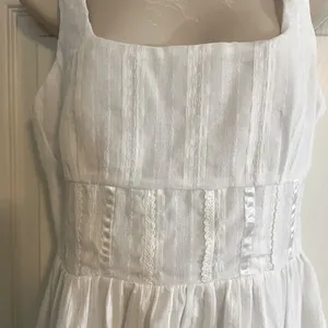 NWT Princess Polly White Dress Size 4‎ Perfect for Graduation thumbnail 2
