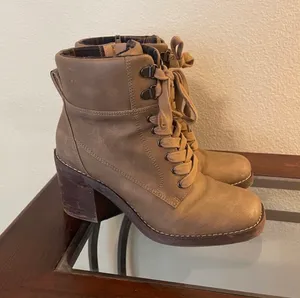 Crown Vintage Elegant Brown Leather Block Heel Ankle Boot Zip-Up Bootie Size 6.5 thumbnail 4