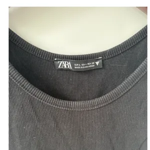 Zara‎ Womans Black Basic Crew Neck Ribbed Knit Crop Tank Top Size Large Staple thumbnail 3