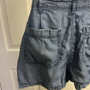 American Eagle Blue High Rise Button Down Pleated Pocketed Mom Shorts- Size 14 thumbnail 7