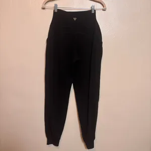 Golden Aritzia Lux‎ Women’s Joggers Pockets Casual Workout Stretch Black Size 4 thumbnail 6
