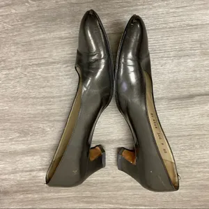 Salvatore Ferragamo Metallic Pewter Leather Pumps 9 AA Vintage thumbnail 2