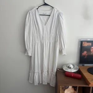 Calvin Klein White Textured V-Neck Midi Dress Smocked Waist‎ Size 6 thumbnail 6