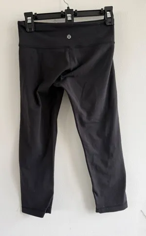 Lululemon Black‎ Cropped Leggings Women's Size 6 Athleisure Workout flaw thumbnail 1