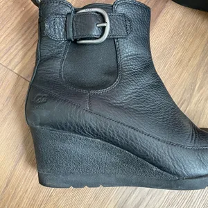 UGG Arleta Black Leather Wedge Boot Booties $180 8.5 thumbnail 3