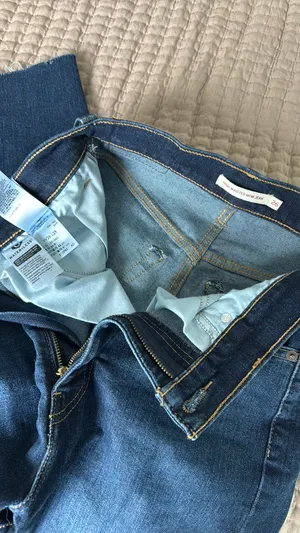Levi’s High-Waisted Mom Jeans thumbnail 3