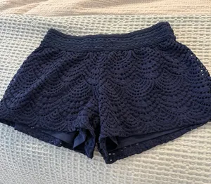 Lilly Pulitzer Claudette Scalloped Shell Lace Shorts True Navy XS thumbnail 1