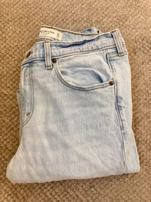 Abercrombie & Fitch The 90s Straight Mid Rise Light Wash Jeans Size 30/10R thumbnail 4