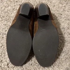 Hot Tomato Women's Ankle Wedge Bootie Size 9 Brown thumbnail 6