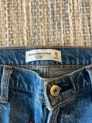 Abercrombie Low-Rise Jeans thumbnail 3