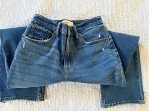 Abercrombie High-Rise Jeans Straight distressed thumbnail 3