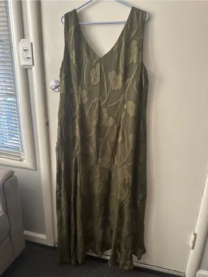 Olive Green Sleeveless V-Neck High-Low Floral Dress thumbnail 8