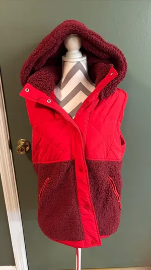 Women's Two-Tone Red Quilted & Sherpa Hooded Vest thumbnail 1