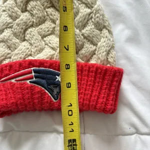 New England Patriots Chunky Knit‎ Hat Pom Pom Cuff Red Womens NFL Team Apparel thumbnail 3
