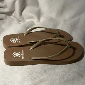 Tory Burch Thong Wedge Sandals for Women size 8/8.5. Tan color thumbnail 3