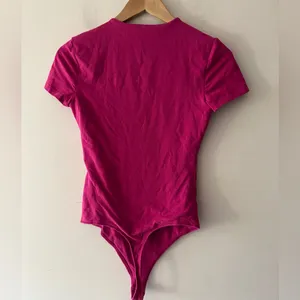 Abercrombie & Fitch Soft A&F Collection‎ Fuchsia Pink Short Sleeve Bodysuit thumbnail 3