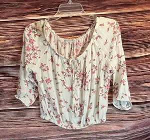 Free Kisses Flowers Crop Top. Size Medium. thumbnail 3
