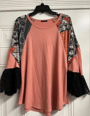 Boutique Top thumbnail 1