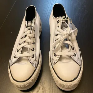 NWT Converse All Stars Lift Platform Sneakers - Women Size 9.5 - White and Black thumbnail 2
