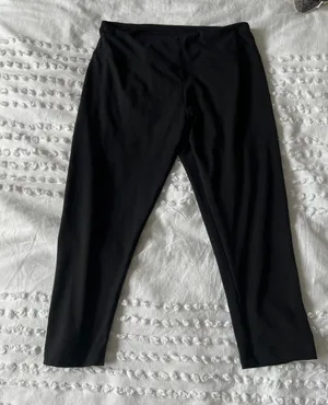 Balance Collection High Rise 3/4 Leggings thumbnail 2