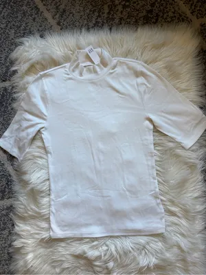 GAP Modern mockneck tee thumbnail 2