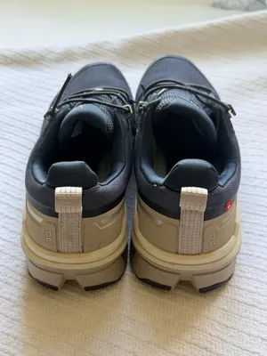 On Clouds Women's Athletic Shoes Size 8 Blue thumbnail 3