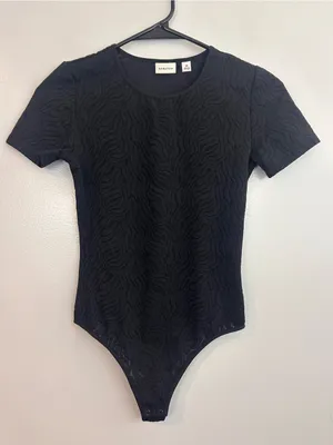 Babaton Aritzia Black Short Sleeve Crew Neck Shape Lace Bodysuit Like New XS thumbnail 3