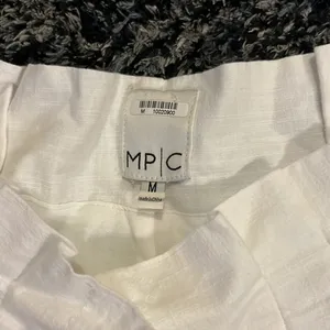 NWT revolve mp|c medium white shorts‎ thumbnail 5