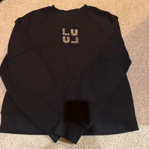 Lululemon crew  thumbnail 2