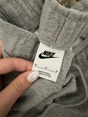 Nike Joggers Women’s Grey thumbnail 2