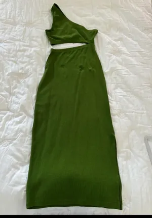 Green Cut-Out Midi Dress thumbnail 1