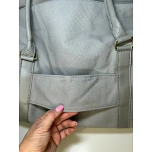 PROTEGE Weekender Duffel Bag 22‑Inch Silver Gray Spacious Travel Tote NEW w/Tags thumbnail 8
