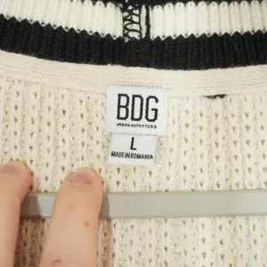 BDG Schoolgirl Ivory Black Varsity Stripe Cropped Cable Knit Cardigan Size Large thumbnail 4