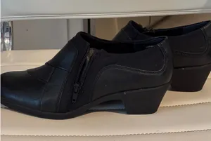 I Comfort Marietta Black Leather Ankle Booties Side Zip Block Heel Shoes 8.5W thumbnail 1