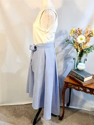 💥NWT Hutch Blue White Seersucker Stretch Knit Tie Waist Midi Dress Sz 4🧡 thumbnail 6