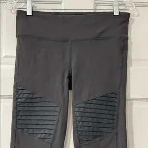 ALO Yoga Women's Charcoal Moto Leggings thumbnail 4