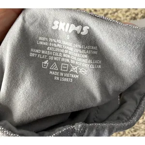 Skims Metallic Swim Bandeau Top Silver Strapless Bikini Top Small RN158973 thumbnail 3
