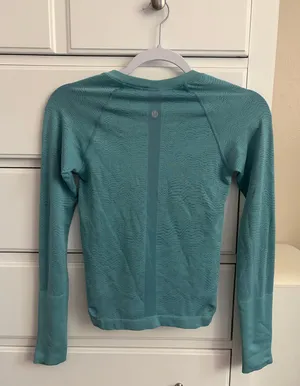Lululemon swiftly tech long sleeve thumbnail 2