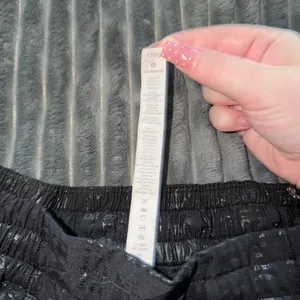 Lululemon Hotty Hot Short II *2.5" Manifesto thumbnail 4